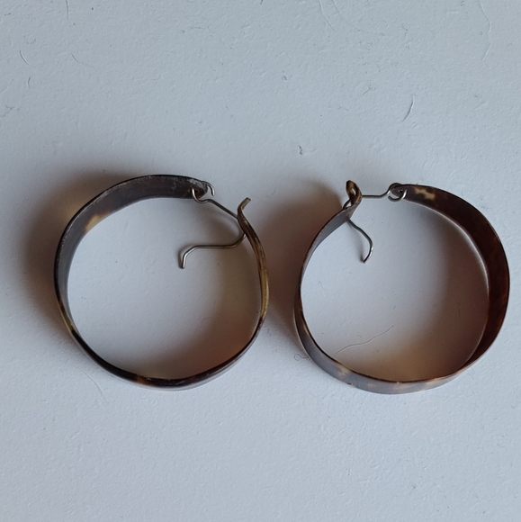 VINTAGE Lucite TORTOISE SHELL CUFF SHELL CUFF earrings- NO FAUX - handmade - Picture 2 of 3